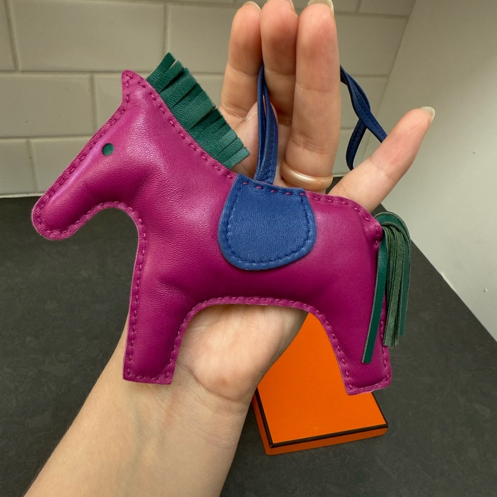 Hermès Milo Agneau Rodeo Charm MM Rose Purple Electric Blue - Picture 3 of 11